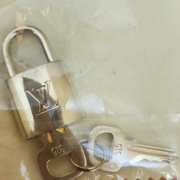Louis Vuitton Authentic Lock And Key # 315 Never Been Opened!!! New In Package! - Picture 2 of 2